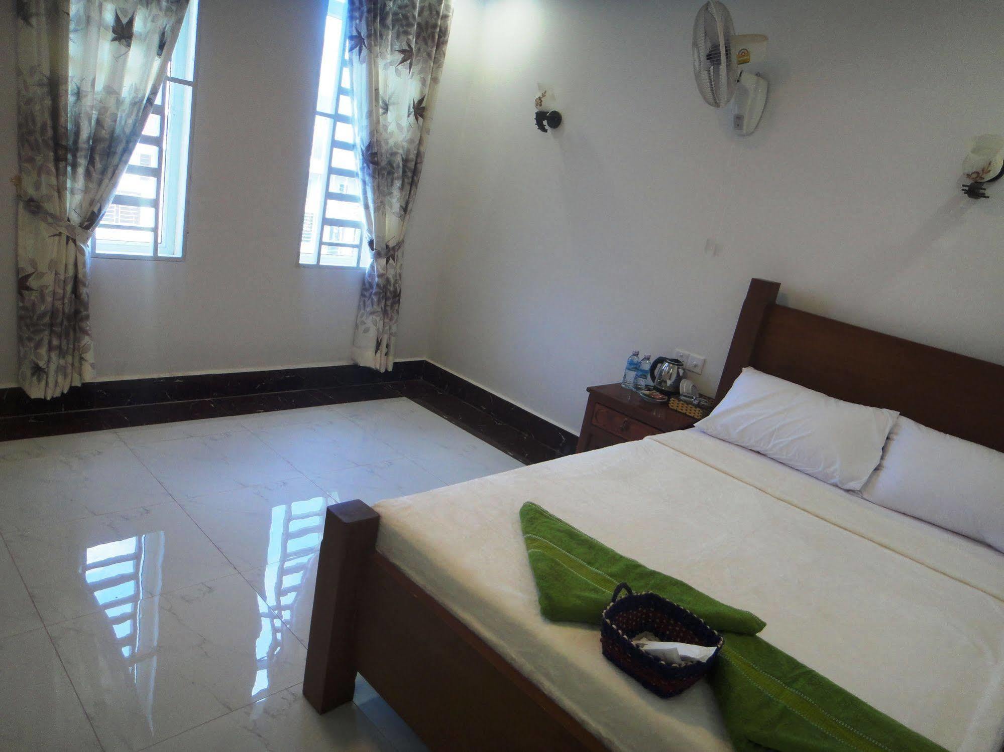 Marany Guesthouse Kampot Esterno foto