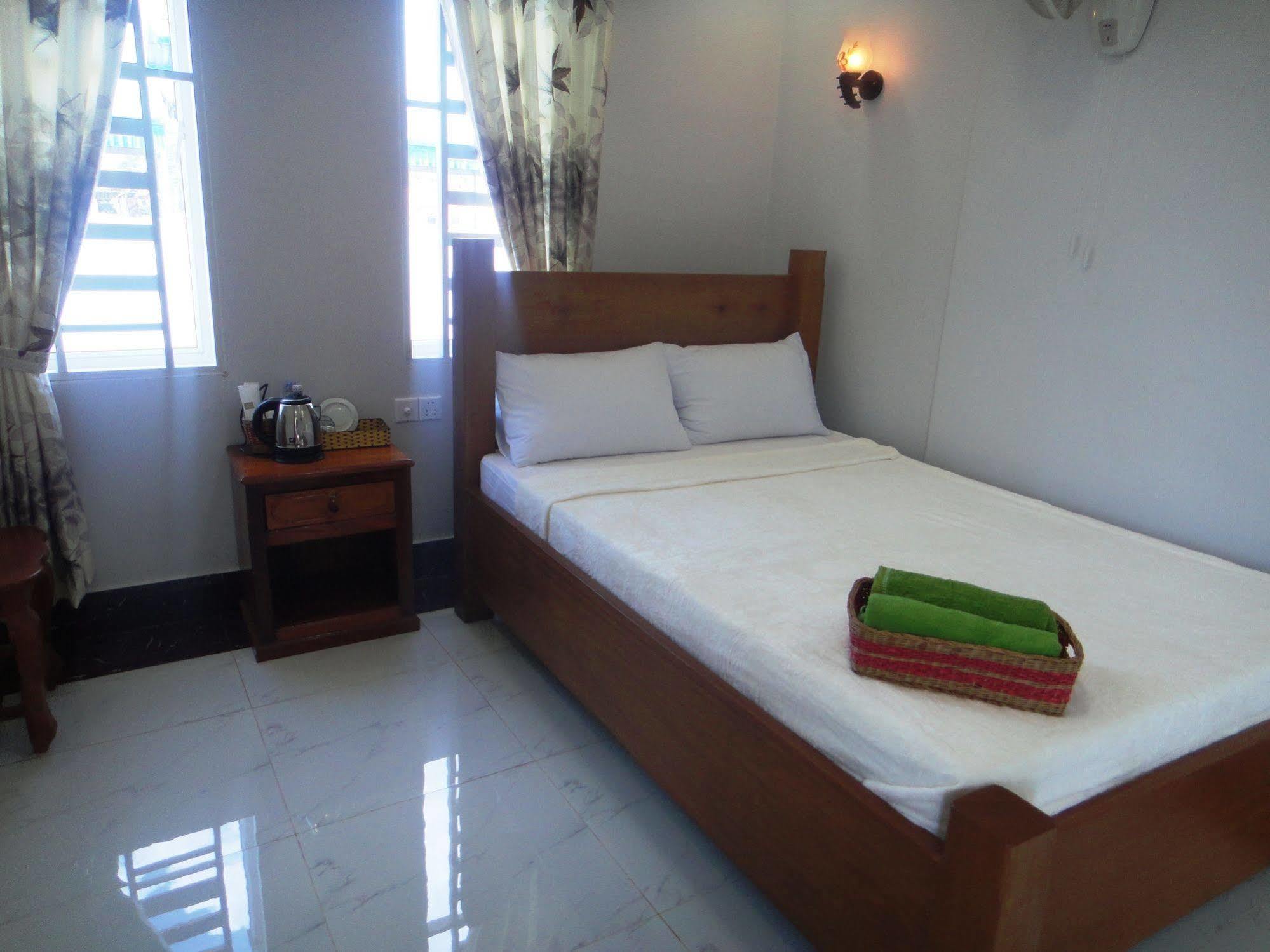 Marany Guesthouse Kampot Esterno foto